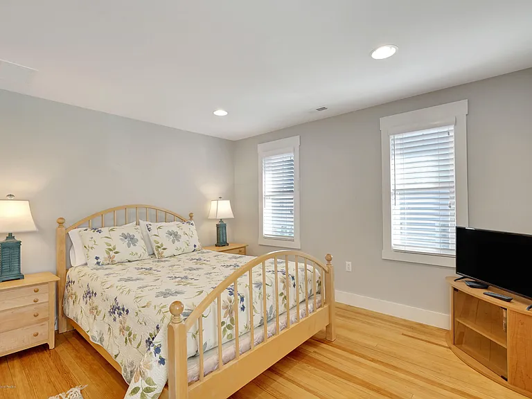 172 Osborne Ave — Photo 17