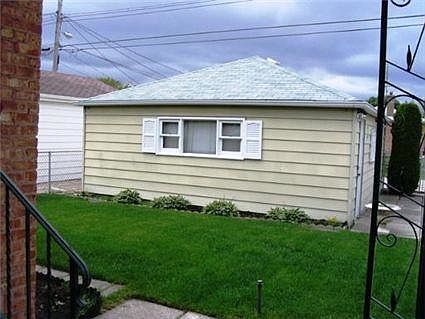 2nd image of 7454 N Oconto Ave