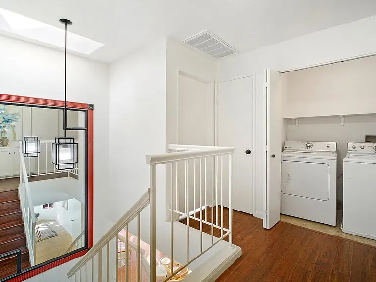 1796 Lucretia Ave — Photo 20