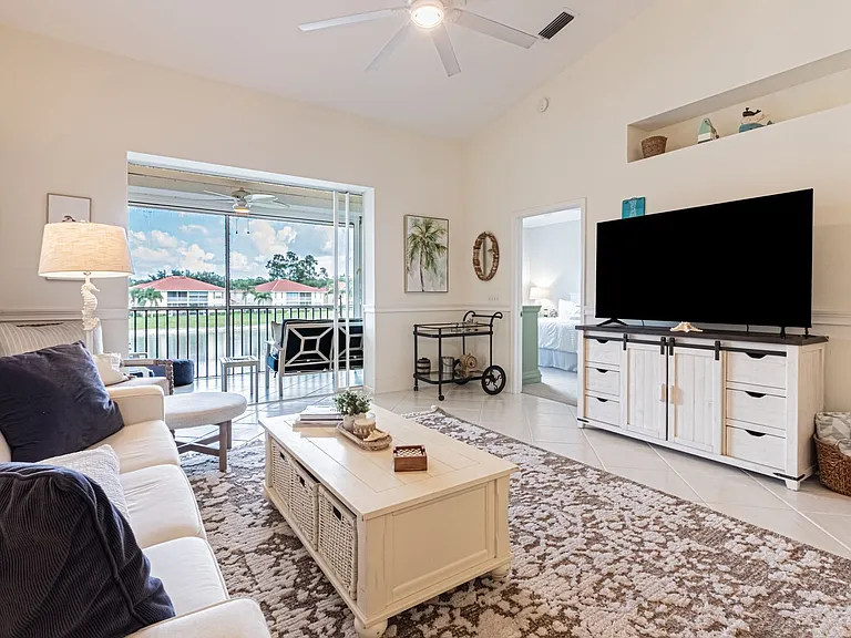 260 Robin Hood Cir #202 — Photo 9