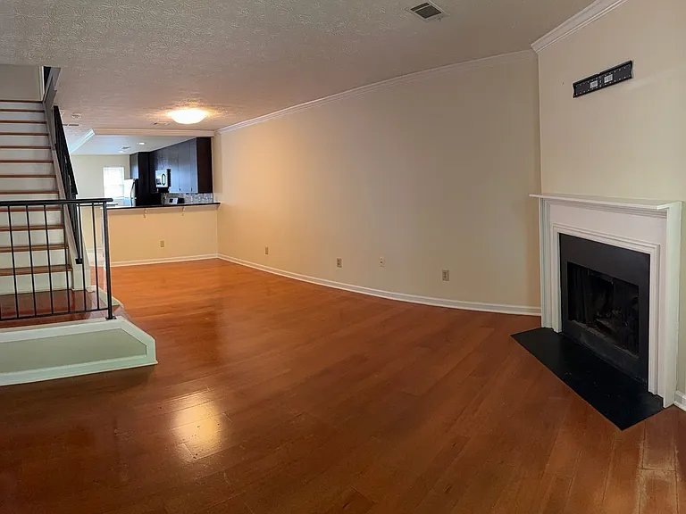 6741 Trafalger Sq — Photo 8