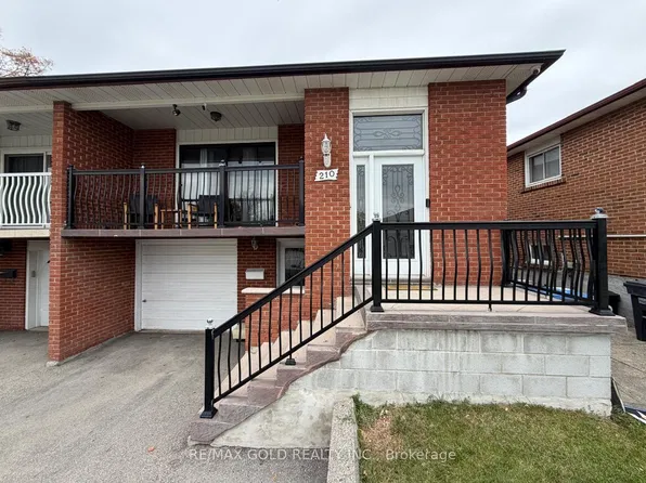 210 Harold St, Brampton, ON L6Y 2G2