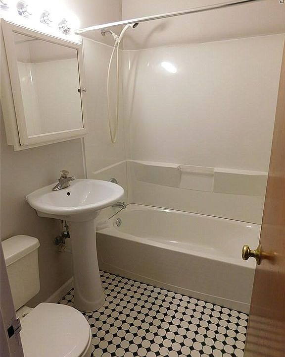 2nd image of 4901 Sibley Ave