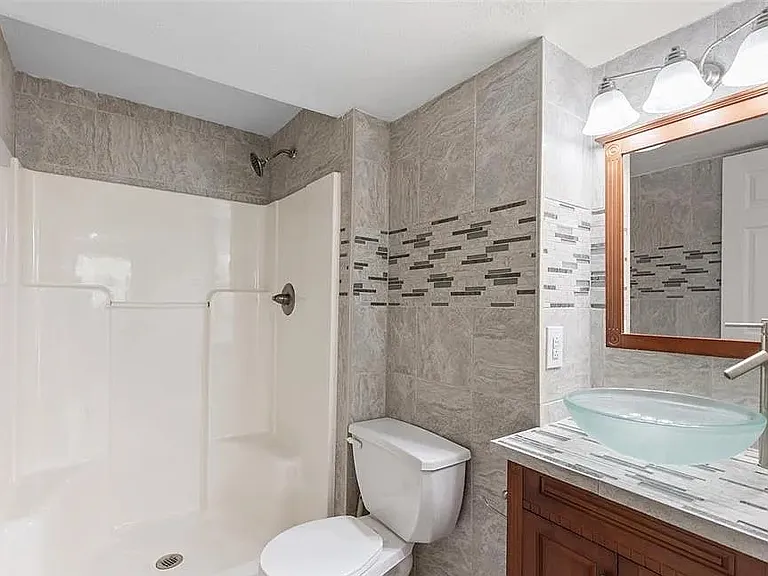 605 Thornridge Dr — Photo 6