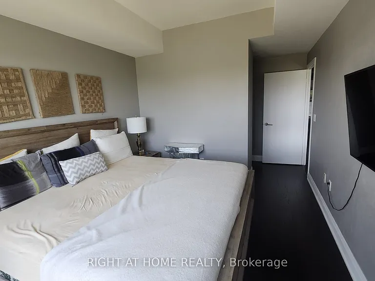 160 Vanderhoof Ave #306 — Photo 21