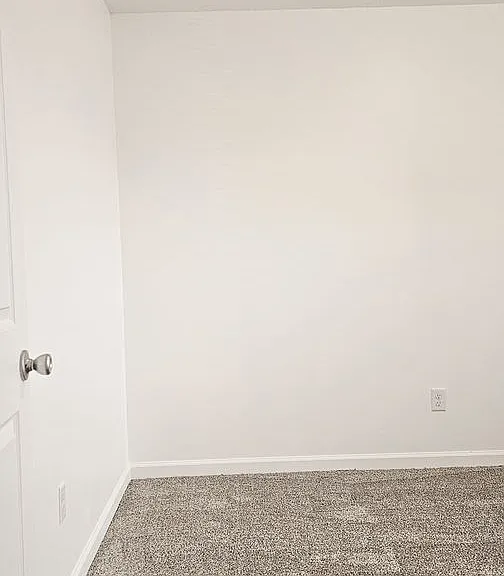 Beautifully updated 4 Bedroom/2 Bathroom downstairs apartment — Photo 13