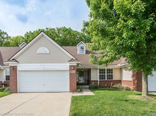6711 Cortland Ave, Brighton, MI