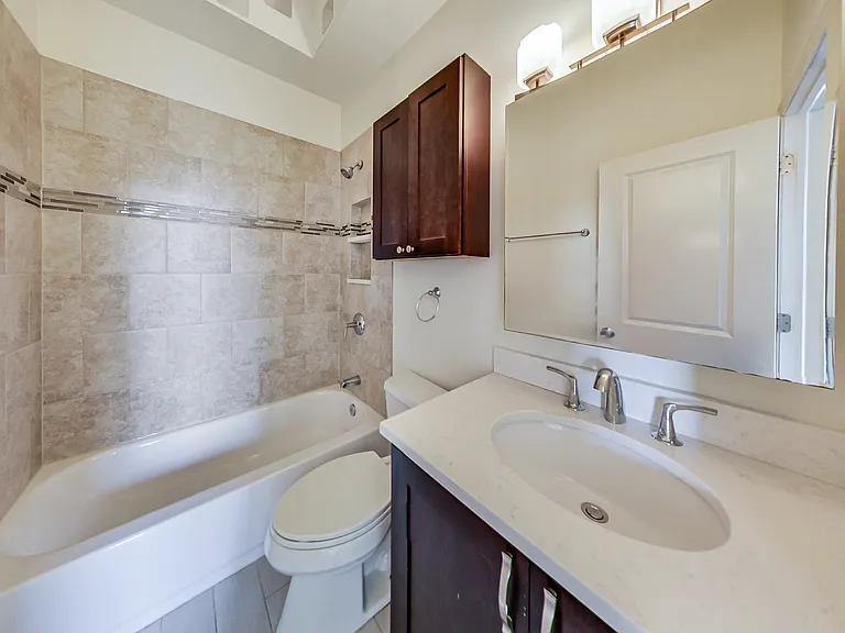 1701 N Sheffield Ave #201 — Photo 9