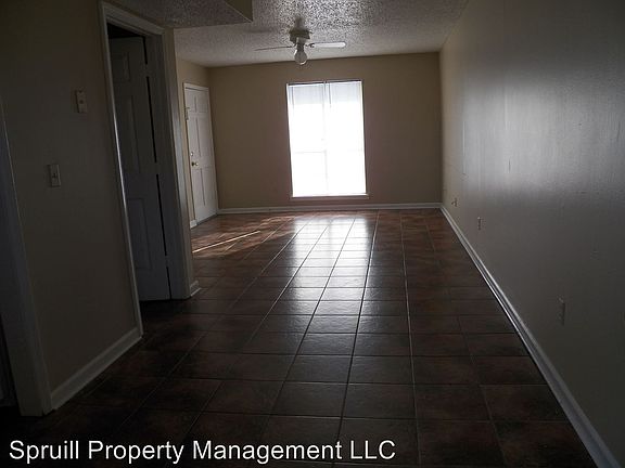 3rd image of 140 Park Cir #A