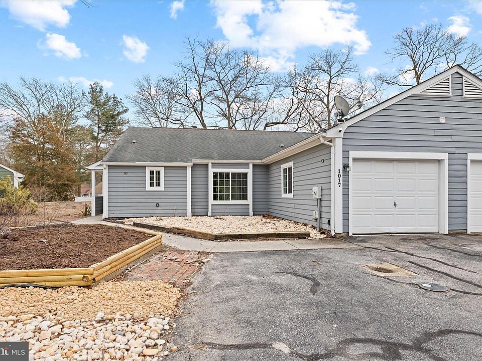 1st image of 1017 Heron Ct