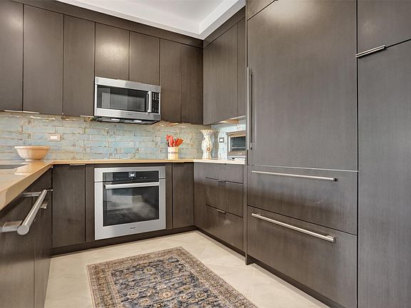 3rd image of 2631 NE 14th Avenue #404