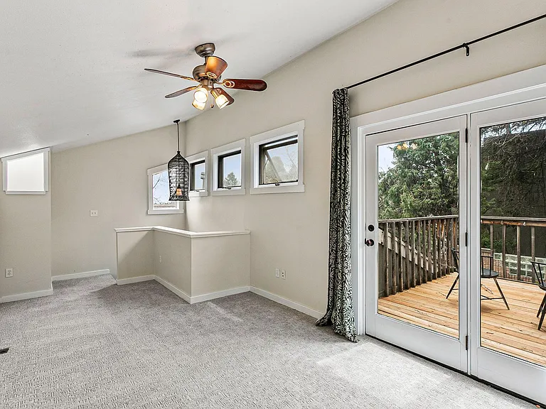 1099 Gilbert St — Photo 31