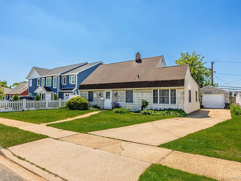 68 Crescent Ln — Photo 2