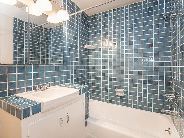 2621 Centinela Ave #14 — Photo 8