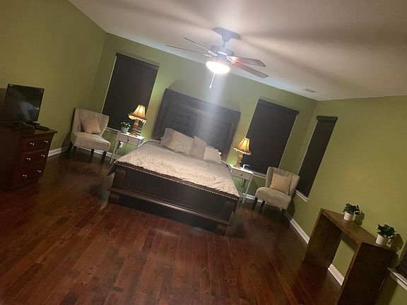 4th image of 503 Cranston Ave