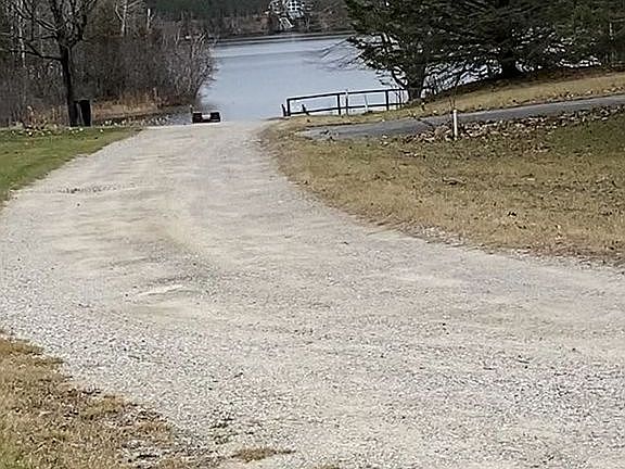 Boat landing use w/lot