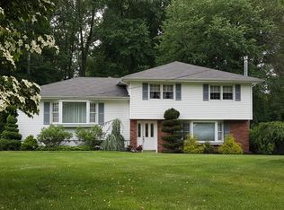 31 Gail Rd, Morris Plains, NJ 07950
