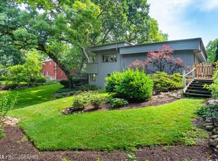 212 Hickory Rd, Oakwood Hills, IL 60013