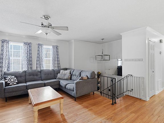 4th image of 3745 Forest Ln SE