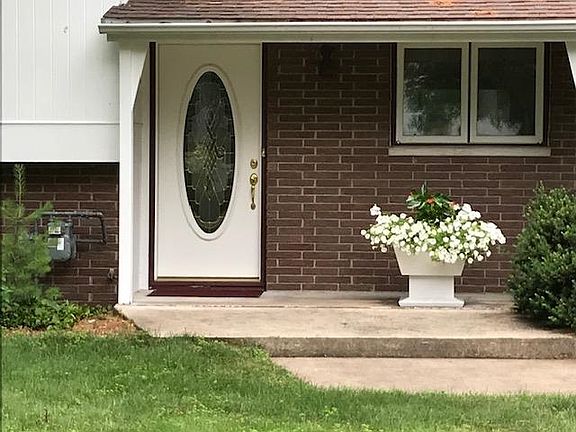 3rd image of 447 Greenwood Dr