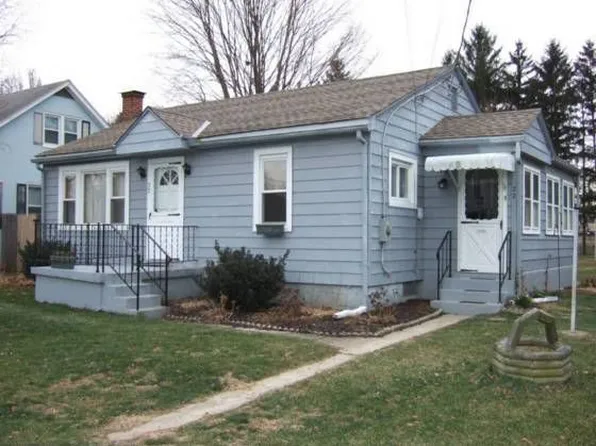 22 E Pine St, Mount Holly Springs, PA 17065