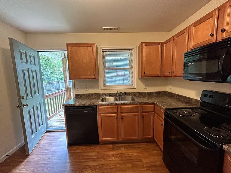 22A Half Moon Dr — Photo 6