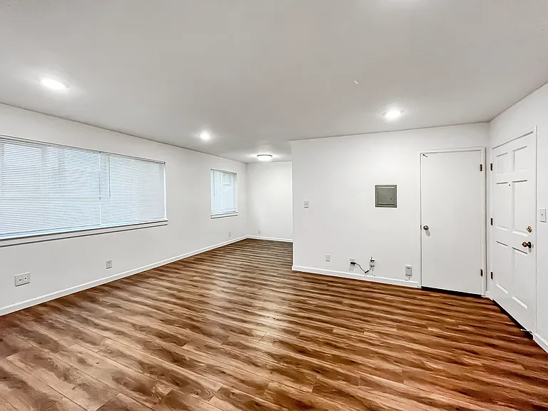 1644 Oxford St #8 — Photo 8