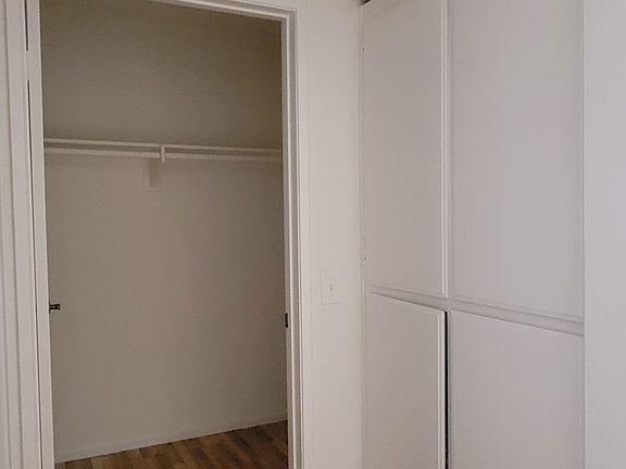 4th image of 526 S Alexandria Ave #106
