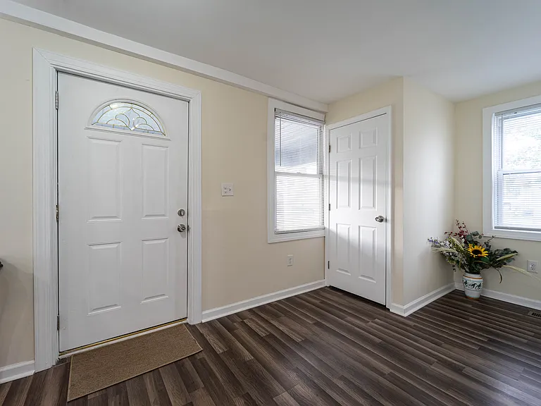 8033 Edgewater Ave — Photo 21
