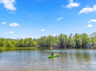 21 Fox Run Dr, Hendersonville, NC 28792