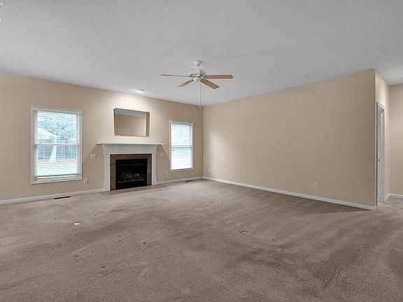 4th image of 102 Roth Ct