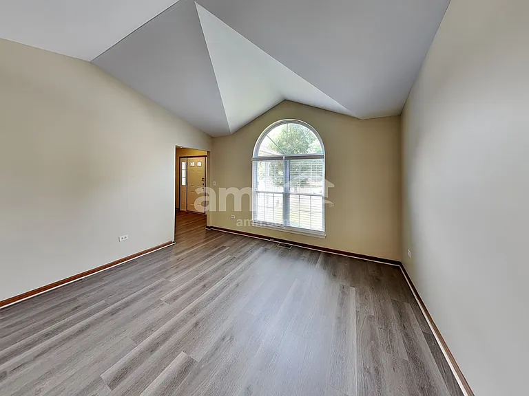 3826 Hennepin Ct — Photo 5