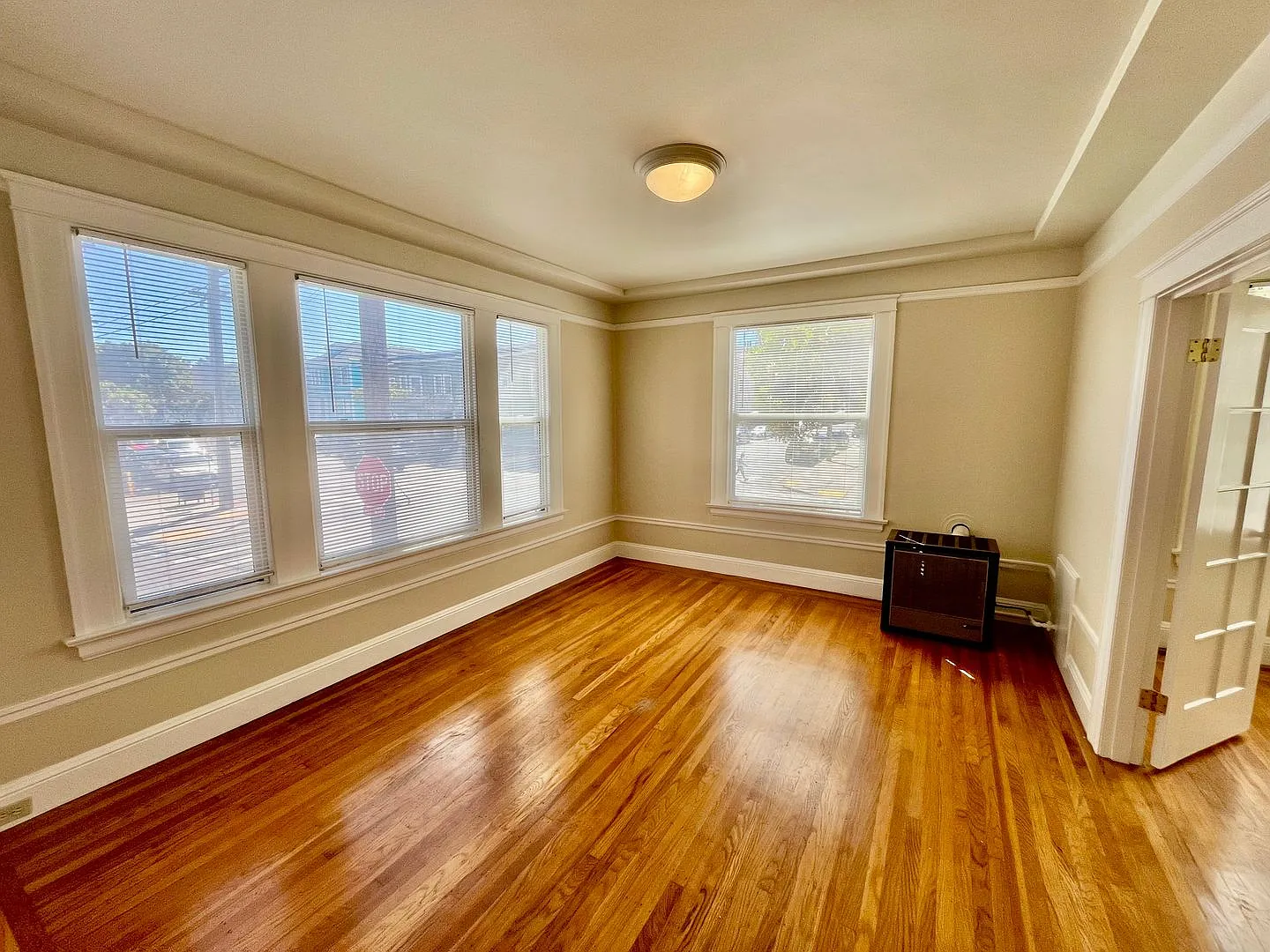 Spacious Inner Richmond 1BR with Private Garage + Storage Included — Photo 2
