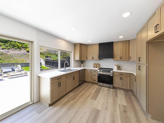 3rd image of 7225 Laura Ct