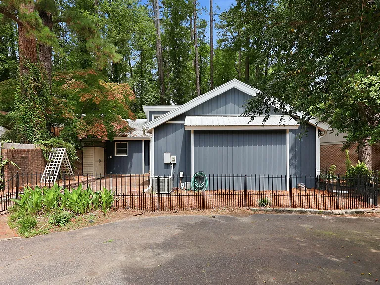 449 Windy Bch — Photo 2