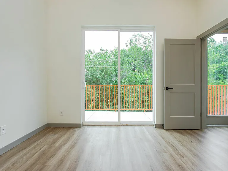 4001 Roseland Ave — Photo 29