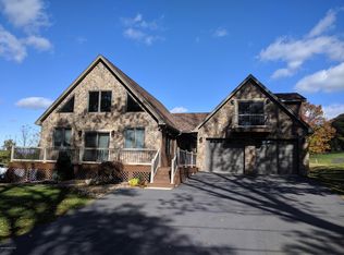 38 Country Club Ln, Sugarloaf, PA 18249