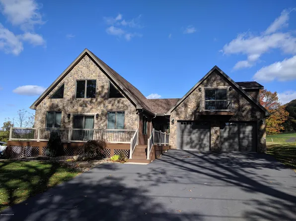 38 Country Club Ln, Sugarloaf, PA 18249