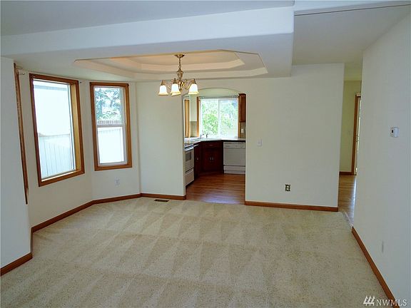 5th image of 17607 24th Avenue Ct E