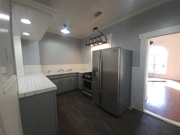 1138 W Magnolia Ave — Photo 5