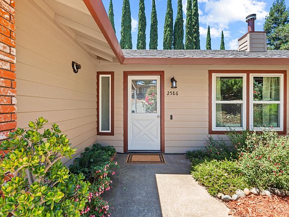 3rd image of 2586 Dudley Dr
