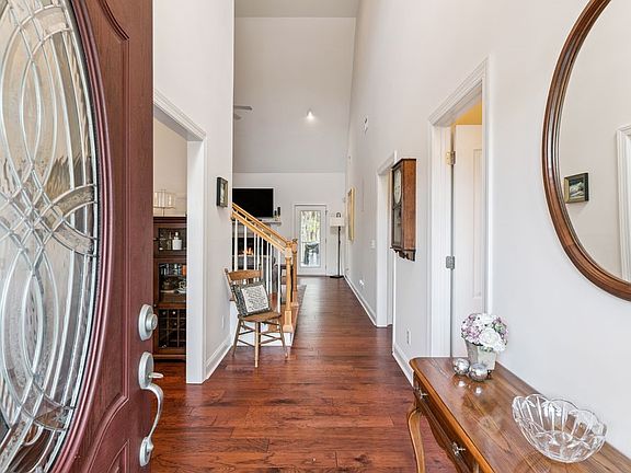 4th image of 125 Simonton Way