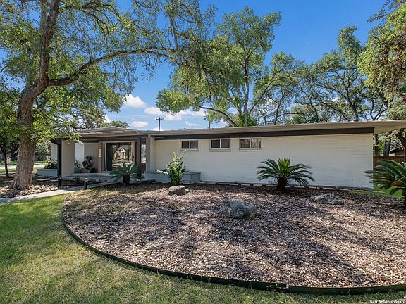 4th image of 226 Carolwood Dr.