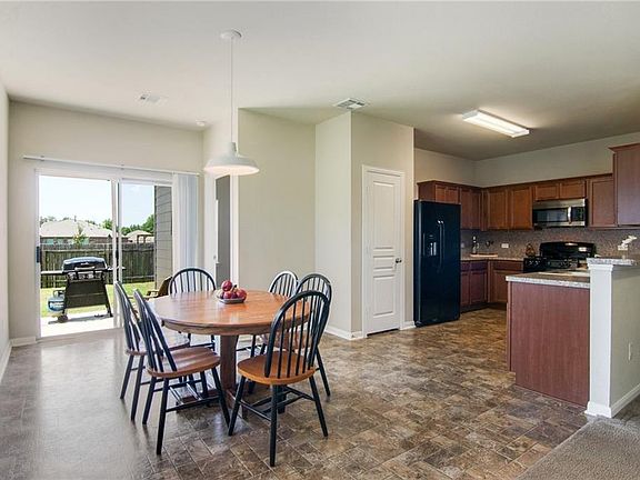 5th image of 1219 Montell Ln