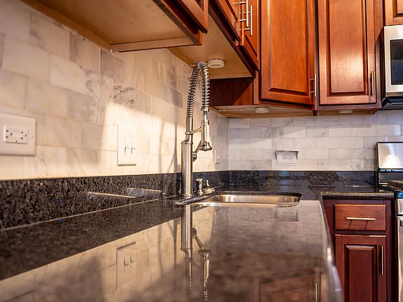 5th image of 1419 E 62nd St APT 2W