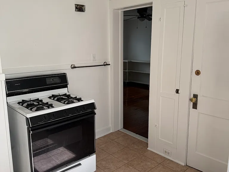 230 Miller St — Photo 10
