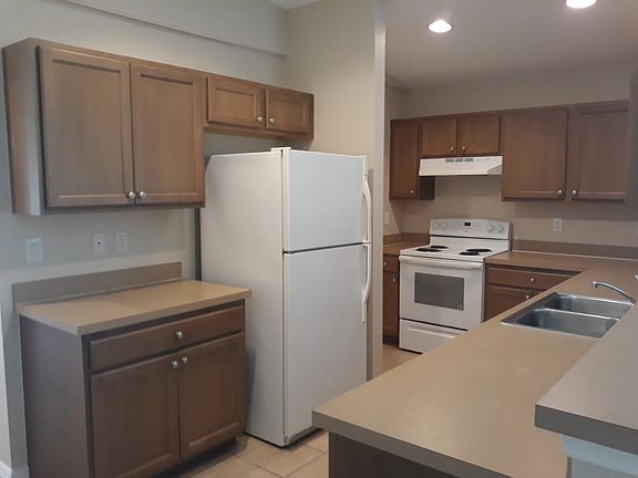 3rd image of 27495 Argyle Dr
