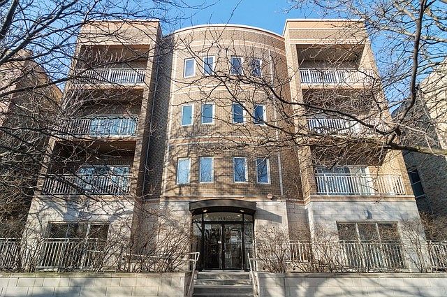 1st image of 1928 N Kedzie Ave APT 304