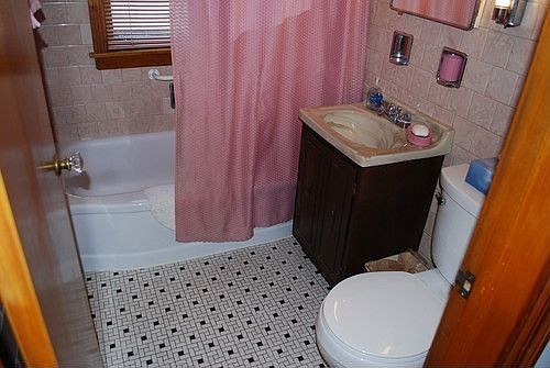 5th image of 11025 S Lawndale Ave