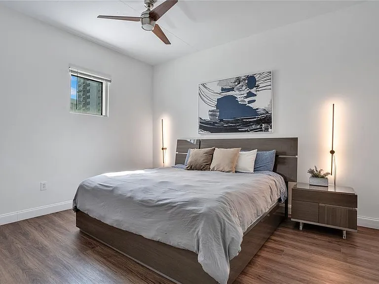 525 E Jackson St #301 — Photo 47